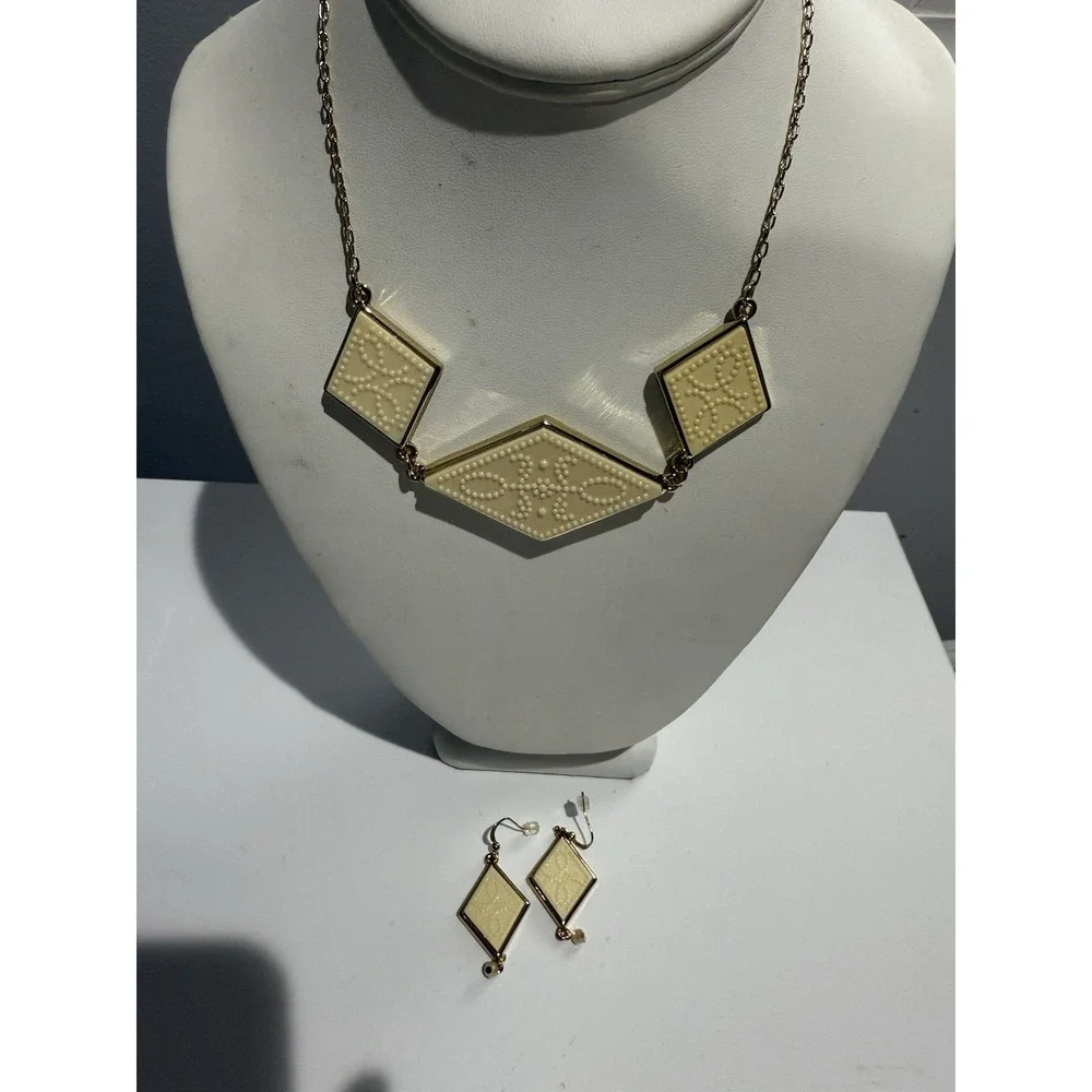 Lenox French Perles Ivory Women's Statement Necklace (18